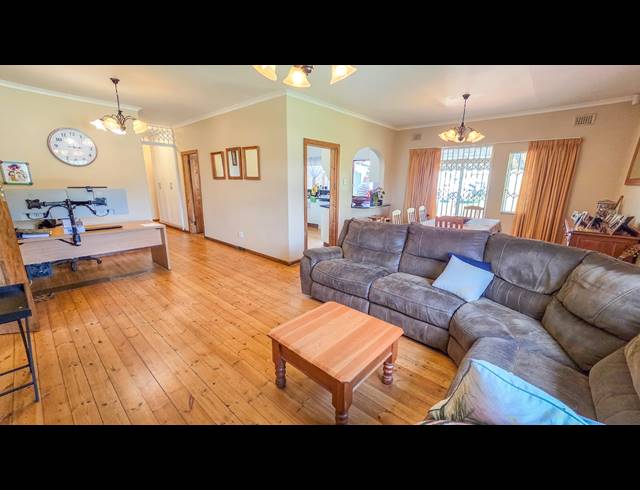 4 BEDROOM FREESTANDING FOR SALE IN HOWICK CENTRAL